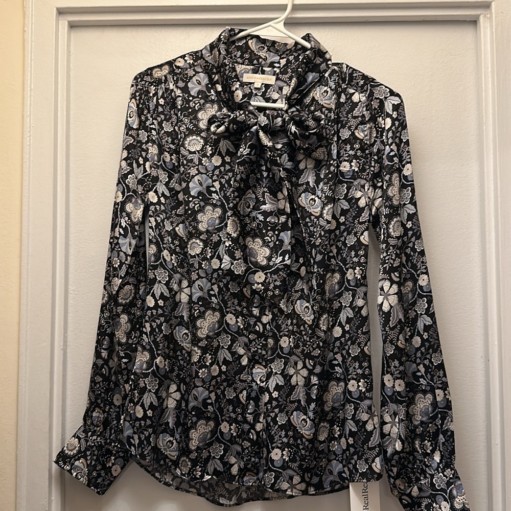 Ann Mashburn barely worn tie neck silk blouse